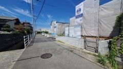 現地（2025年9月19日）撮影。住人以外の車の進入も少なく、小さなお子様を持つご家庭にも安心です。