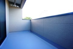 広々としたバルコニー。 天気のいい日にはお布団もまとめて干せそうですね＾＾ 陽当たり、風通し良好です＾＾