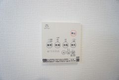 浴室暖房乾燥機付き＾＾梅雨の時期や花粉、PM2.5が酷いときなどの洗濯を干すのに重宝しそうですね＾＾