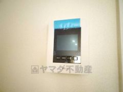 防犯性、セキュリティ対策に安心できるテレビモニター付きインターフォンです。セールスマン対策にもなり安心できます。