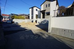 大型車の通行が少なく、騒音や振動が少ないので静かで快適な生活を送れます。