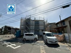 現地（2026年4月21日）撮影。赤間駅行きバス停まで徒歩1分＾＾駐車もらくらくの敷地面積63坪以上。快適でゆとりのある生活空間で新生活を始めましょう^^