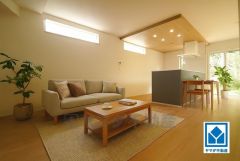 家具はイメージです。断熱性能の窓ガラスを採用。省エネ、光熱費カットにも貢献します。夏は涼しく、冬は暖かく快適に過ごせますよ＾＾