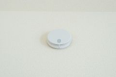 火災発生をいち早く知らせてくれる火災報知器は標準装備です。