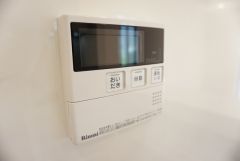 同仕様写真。おいだき機能つきなのでお風呂に入る時間が異なるご家庭には嬉しいですね。ボタン一つで快適で便利な生活が＾＾