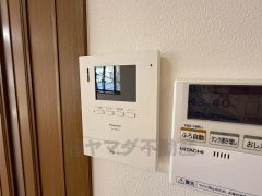 防犯性、セキュリティ対策に安心できるテレビモニター付きインターフォンです。セールスマン対策にもなり安心できます。