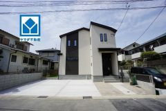 南向き、全居室2面採光で陽当たり良好＾＾最新の設備で気持ちの良い新生活を送りませんか。お気に入りの家具とインテリアで素敵な部屋を作りましょう。