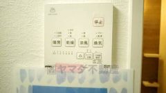 雨の日の洗濯も安心できる浴室暖房乾燥機付き浴室。リモコンで操作もボタン1つで簡単。