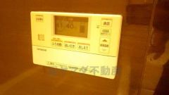 湯量・湯温の設定、そして保温までワンタッチのフルオートバス。便利な追い炊き機能付きです。