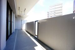 日当たり、風通し良好なバルコニーになっています＾＾天気のいい日にはお布団もまとめて干せそうですね＾＾