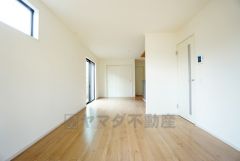 温かみのある雰囲気と、キッチンでの作業性を兼ね備え、家族の笑顔あふれる団らんのひと時をお過ごしいただける設計になっています。