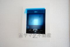 防犯性、セキュリティ対策に安心できるテレビモニター付きインターフォンです。セールスマン対策にもなり安心できます。