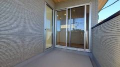 陽当たりの良いバルコニーです。お洗濯やお布団干しはもちろん、日光浴スペースにも。