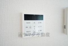 おいだき機能つきなのでお風呂に入る時間が異なるご家庭には嬉しいですね。ボタン一つで快適で便利な生活が＾＾