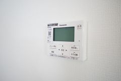 キッチン横からボタンひとつで操作が楽々。