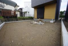 広々としたお庭付き＾＾周囲からの目線も気にならず、BBQやお子様のプールなども楽しめそうです＾＾