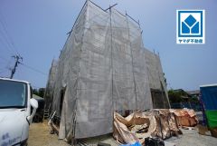 現地（2025年7月3日）撮影。車通りが少なく、安心してお子様とお散歩できる閑静な住宅地。一戸建ての多いエリア。落ち着いた雰囲気で快適な生活を送れます。