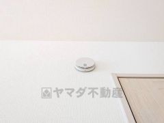 火災発生をいち早く知らせてくれる火災報知器は標準装備です。