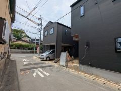 住人以外の車の進入も少なく、小さなお子様を持つご家庭にも安心です。
