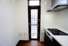 外に一時的にゴミを置くことができ、室内を清潔に保てます。