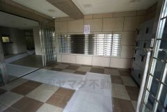 広々としたエントランスが開放感を演出しています。