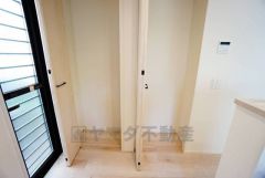 食品や飲料、調理器具を収納できるパントリー付き。週末に買いだめした食料を楽々収納できます。