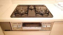 複数の調理を一度に行うことができる3口コンロ。効率よくお料理が出来ます。毎日のお料理も楽しくなりますね＾＾