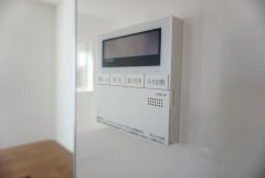 同仕様写真。おいだき機能つきなのでお風呂に入る時間が異なるご家庭には嬉しいですね。ボタン一つで快適で便利な生活が＾＾