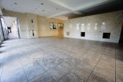 広々としたエントランスが開放感を演出しています。