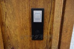 同仕様写真。お子様を抱っこしながら簡単に開けられるのが便利なスマートキー。