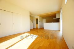 断熱性能の窓ガラスを採用。省エネ、光熱費カットにも貢献します。夏は涼しく、冬は暖かく快適に過ごせますよ＾＾