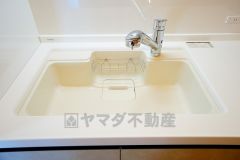 広々とした凸型シンクに洗剤ポケットを標準装備。大きなお鍋など洗いやすいです。