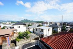 2階バルコニーからの眺望です。前面に遮るものがなく景色を一望できます。