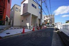 住人以外の車の進入も少なく、小さなお子様を持つご家庭にも安心です。