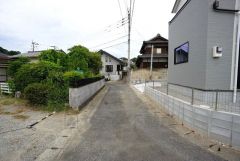 大型車の通行が少なく、騒音や振動が少ないので静かで快適な生活を送れます。
