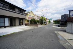 大型車の通行が少なく、騒音や振動が少ないので静かで快適な生活を送れます。落ち着いた住宅地内で快適な生活を実現してみませんか。