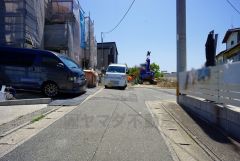 現地（2025年4月29日）撮影。大型車の通行が少なく、騒音や振動が少ないので静かで快適な生活を送れます。