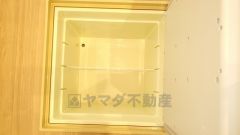 キッチンにある床下収納は、居住スペースを減らさずに買い置きの調味料や非常食などを保管することができます。