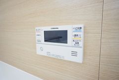 湯量・湯温の設定、そして保温までワンタッチのフルオートバス。便利な追い炊き機能付きです。