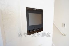 防犯性、セキュリティ対策に安心できるテレビモニター付きインターフォンです。セールスマン対策にもなり安心できます。