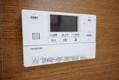 湯量・湯温の設定、そして保温までワンタッチのフルオートバス。便利な追い炊き機能付きです。