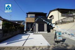 一戸建ての多いエリア。落ち着いた雰囲気で快適な生活を送れます。お掃除しやすいオールフローリング。勝手口付きキッチン＾＾