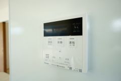 キッチン横からボタンひとつで操作が楽々。