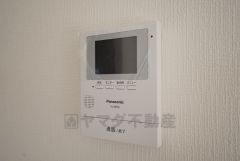 防犯性、セキュリティ対策に安心できるテレビモニター付きインターフォンです。セールスマン対策にもなり安心できます。