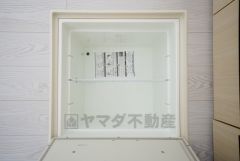 キッチンにある床下収納は、居住スペースを減らさずに買い置きの調味料や非常食などを保管することができます。