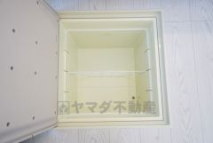 キッチンにある床下収納は居住スペースを減らさずに日用品のストックが収納可能＾＾