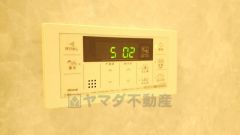 湯量・湯温の設定、そして保温までワンタッチのフルオートバス。便利な追い炊き機能付きです。