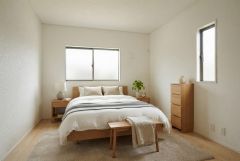 家具はイメージです。主寝室としてお使いいただけそうなこちらのお部屋は、日当たりが良く、爽やかな風を感じて起きる朝は、快適生活の始まりに。