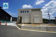 河東西小学校まで徒歩14分と近く、お子様も無理なく通えます。快適でゆとりのある生活空間で新生活を始めましょう^^