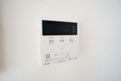 おいだき機能つきなのでお風呂に入る時間が異なるご家庭には嬉しいですね。ボタン一つで快適で便利な生活が＾＾